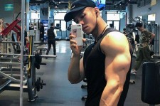 连云港肌肉男模(肌肉男模拟器)
