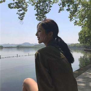 连云港私人伴游网带你看到天际，白色盐湖无际，蓝色天空无边