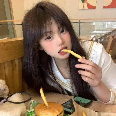 连云港伴游女生李欣怡的资料